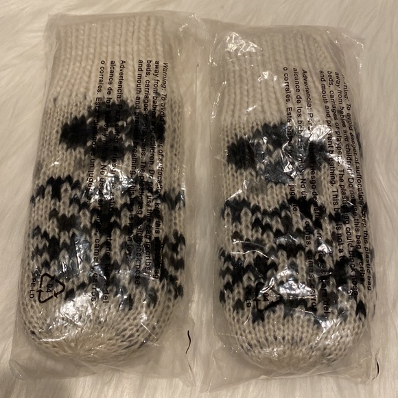 Kohl’s “The Super Cozy Mitten” Creme/Navy with Warm & Fuzzy Lining, One Size NWT - Picture 5 of 6